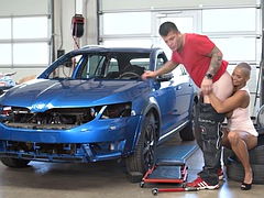 RIM4K. Sexy shorthaired babe gets fucked in the anus of a car mechanic
