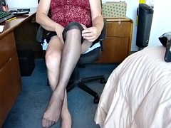 Bobbie shows us how to change nylon stockings