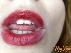 Горячая Kinky Девушка Показывает Сексуальный Рот