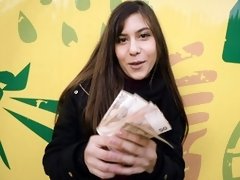 Amateur babe nailed in public for cash