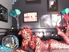 Pussy Lounging In Zentai PREVIEW